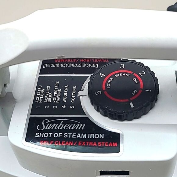 Sunbeam Shot of Steam Travel Iron with Collapsible Handle - Picture 5 of 8